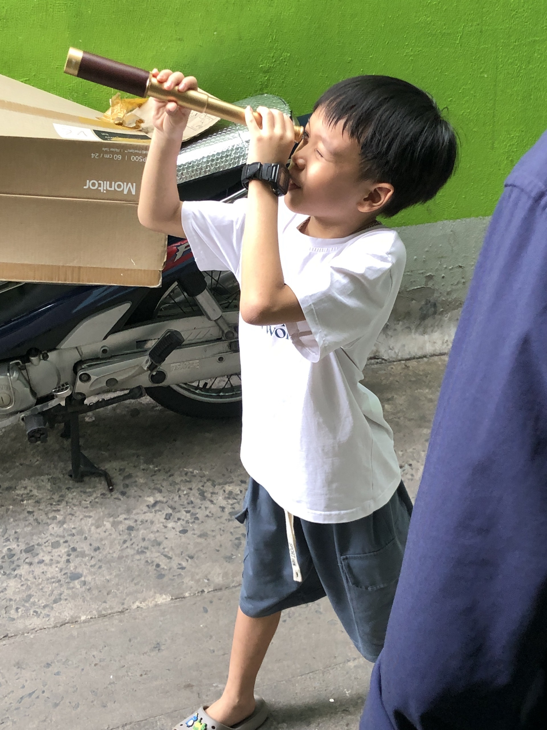 Các lỗi thường gặp khi trẻ dùng ống nhòm - ống nhòm sài gòn