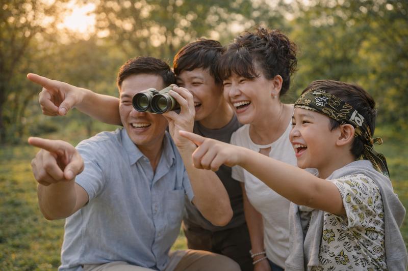 Ống nhòm gia đình dùng chung cho cả bố mẹ và trẻ em tiện lợi