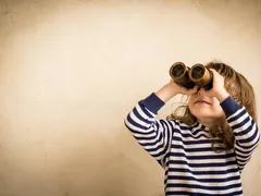 Chọn mua ống nhòm phù hợp cho trẻ
