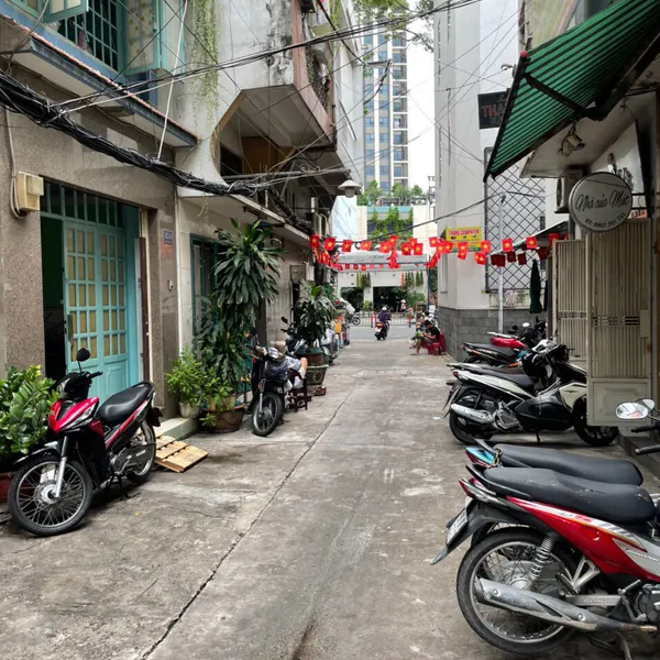 Bán nhà ngay góc ngã tư Cao Thắng - 3/2 Phường 11 Quận 10