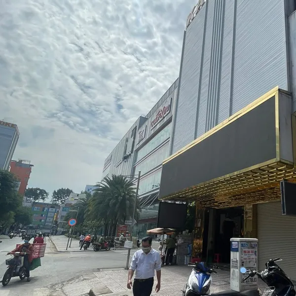Cho thuê nhà mặt tiền 365 Sư Vạn Hạnh, P12, Quận 10