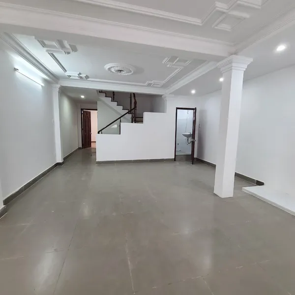 Cho thuê nhà hẻm 8m 456 Cao Thắng, P12, Quận 10