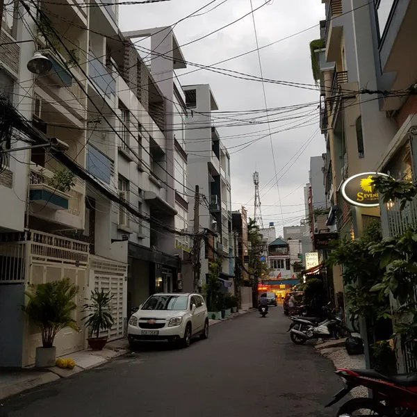 Cho thuê Nhà hẻm xe hơi 104 Thành Thái, P.12, Quận 10