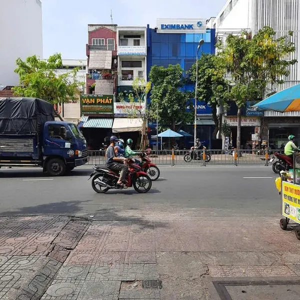 BÁN NHÀ ĐẦU HẺM 490 LÝ THÁI TỔ - 4 LẦU - NHÀ CŨ TIỆN XÂY LẠI