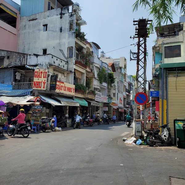 Cho thuê nhà góc 2 mặt tiền đường Cư xá Đô Thành P4 Quận 3