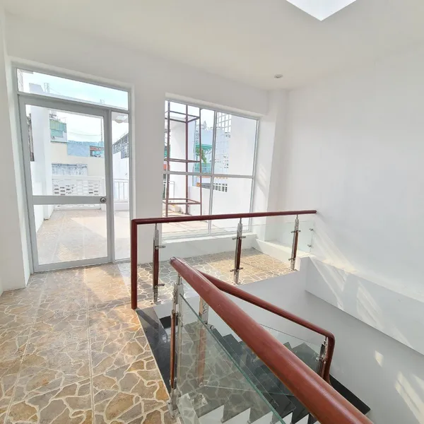 Cho thuê nhà hẻm 8m 456 Cao Thắng, P12, Quận 10