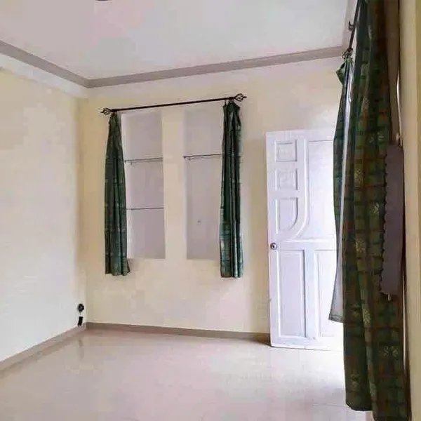 BÁN NHÀ ĐẦU HẺM 490 LÝ THÁI TỔ - 4 LẦU - NHÀ CŨ TIỆN XÂY LẠI