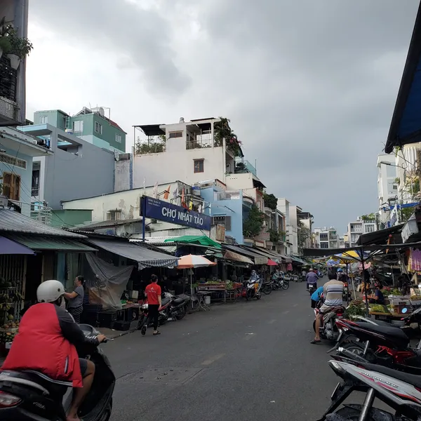 Cho thuê nhà mặt tiền đường Nguyễn Duy Dương - sát chợ Nhật Tảo Quận 10