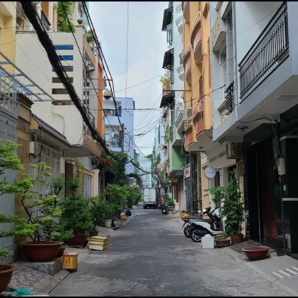 Cho thuê nhà hẻm 8m 456 Cao Thắng, P12, Quận 10