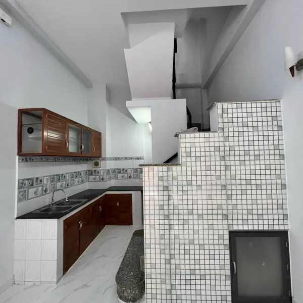 Bán nhà 1 trệt 3 lầu hẻm 575 Cách mạng Tháng Tám Phường 15 Quận 10