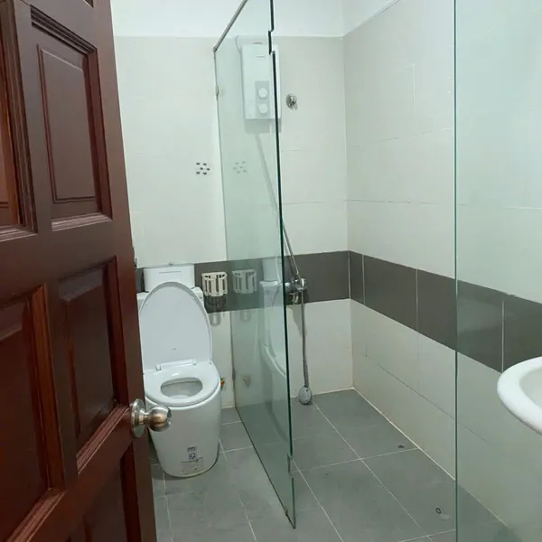 Cho thuê Nhà NC có 5pn - 4wc số 7A/19/ Thành Thái, P.14, Quận 10, HCM