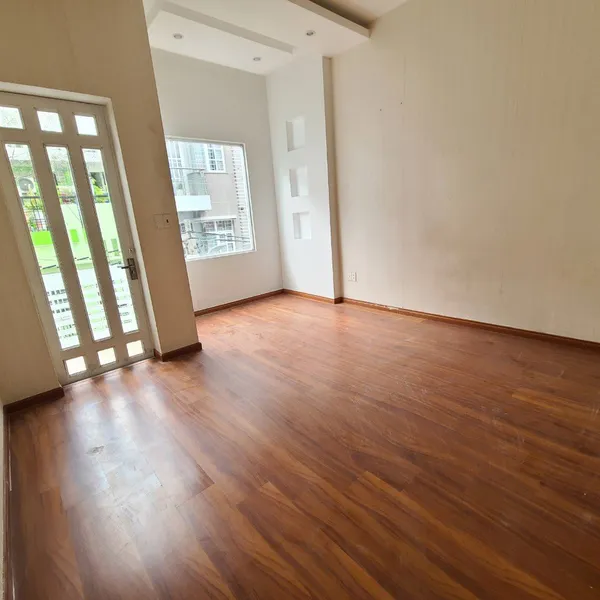 Cho thuê nhà hẻm 8m 456 Cao Thắng, P12, Quận 10
