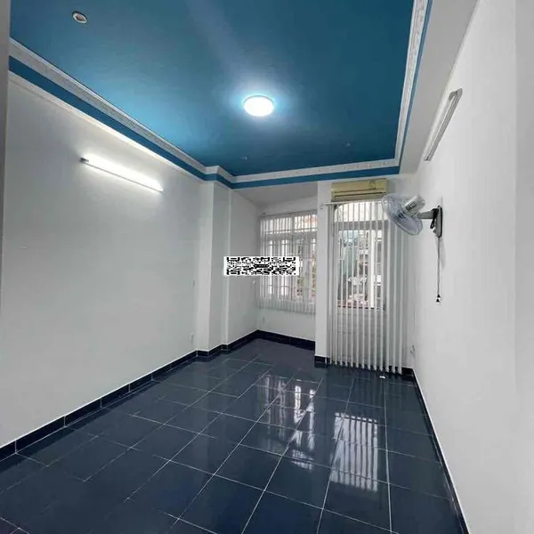 Cho thuê nhà mặt tiền đường Nguyễn Duy Dương - sát chợ Nhật Tảo Quận 10