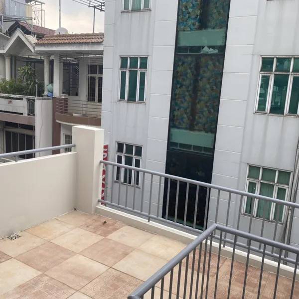 Cho thuê nhà hẻm xe hơi 343 đường Sư Vạn Hạnh Phường 12 Quận 10