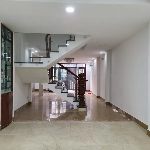 Cho thuê nhà hẻm 8m 456 Cao Thắng, P12, Quận 10
