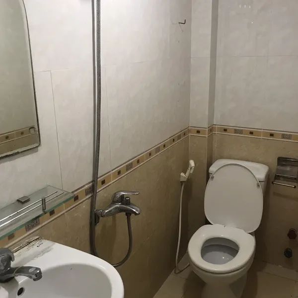Cho thuê nhà nguyên căn hẻm thoáng 453/ Nguyễn Đình Chiểu, Quận 3