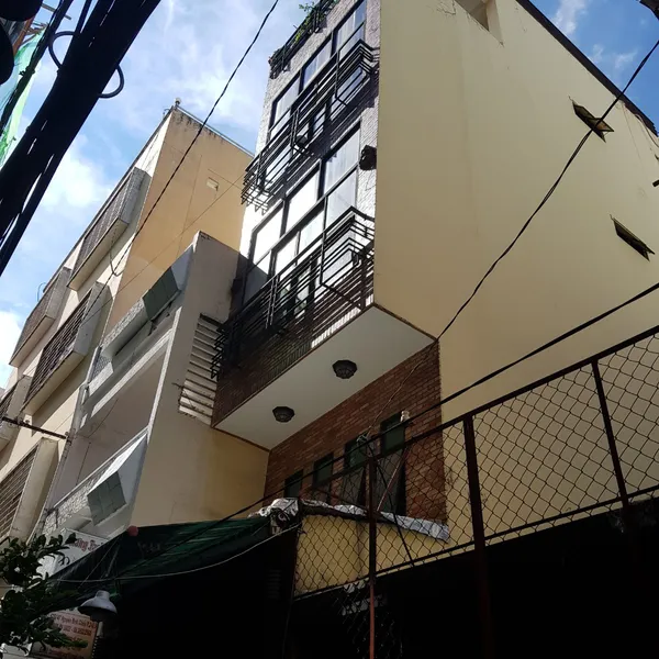 Cho thuê nhà hẻm 4m 575 Nguyễn Đình Chiễu, Quận 3