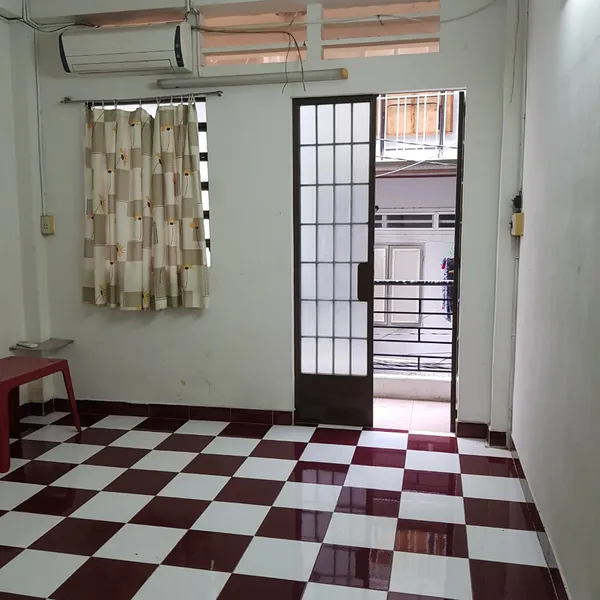 Cho thuê căn nhà sạch sẽ đẹp hẻm 702 Võ Văn Kiệt, Quận 5