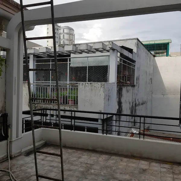 Cho thuê căn nhà sạch sẽ đẹp hẻm 702 Võ Văn Kiệt, Quận 5