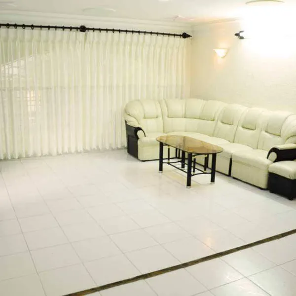 Cho thuê nhà  hẻm xe hơi 136 Trần Quang Diệu, Quận 3