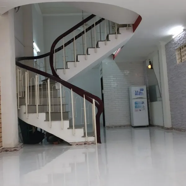 Cho thuê nhà  hẻm xe hơi 136 Trần Quang Diệu, Quận 3