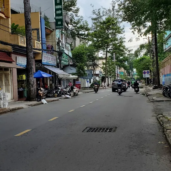 Cho thuê nhà mặt tiền rộng đường Đào Duy Từ  Quận 10 - phù hợp kinh doanh lớn