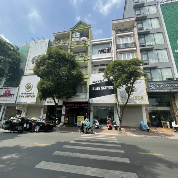 Cho thuê nhà mặt tiền 345 Cao Thắng, P12, Q10, TPHCM