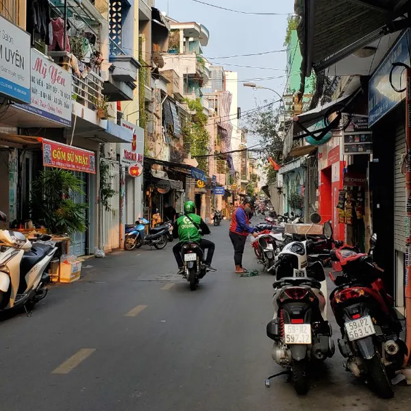 Cho thuê nhà mặt tiền đường số 4 Cư xá Đô Thành P4, Quận 3