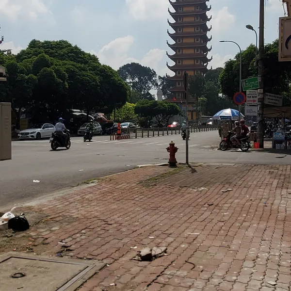 Cho thuê nhà 1 trệt 6 lầu mặt tiền đường 789 Lê Hồng Phong Quận 10