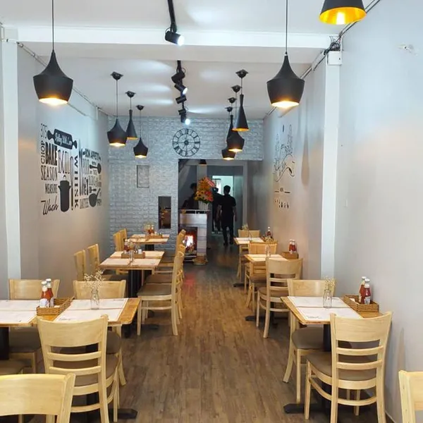 Cho thuê nhà nguyên căn hẻm xe hơi 163 Tô Hiến Thành, Quận 10