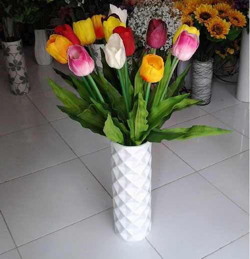 1419909601-trang-tri-nha-voi-hoa-gia-1.jpg (57 KB)