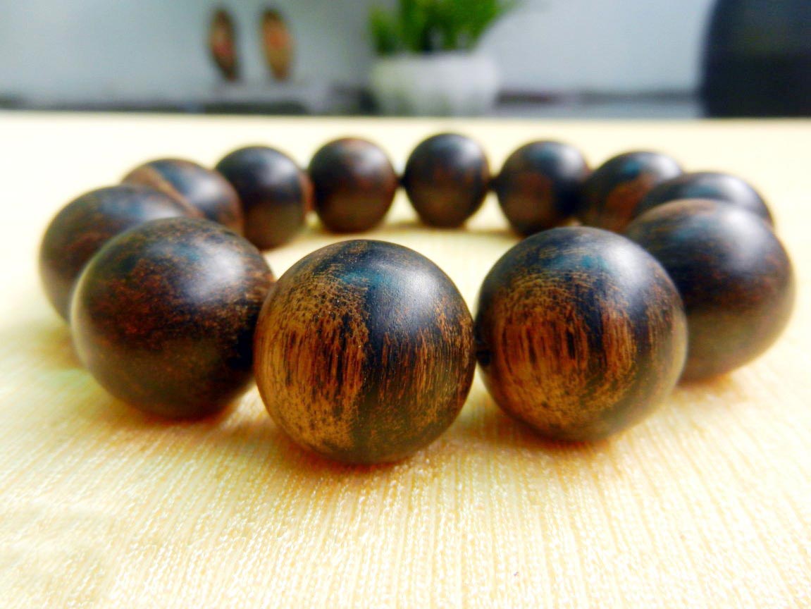 vong-tay-tram-huong-tram-huong-thien-quang-131.jpg (104 KB)