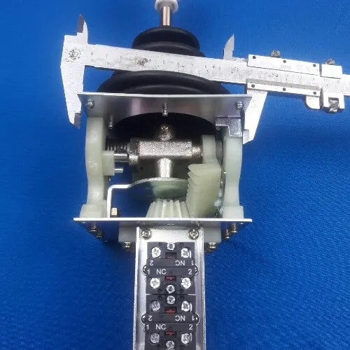 Cần gạt 2 hướng 5 cấp tốc độ QT3A-2F