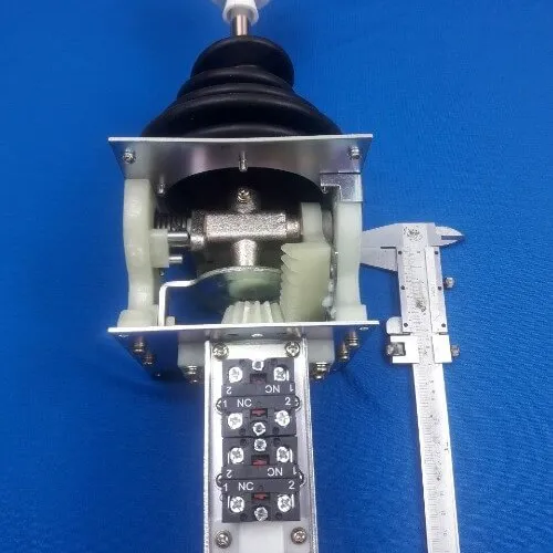 Cần gạt 2 hướng 5 cấp tốc độ QT3A-2F