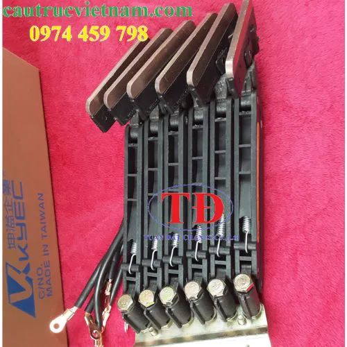 Tay lấy điện cầu trục 6P-60A