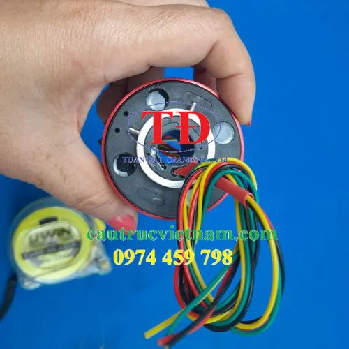 Cổ góp điện 4 pha hộp kín