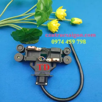 Chổi lấy điện ray hộp kín.