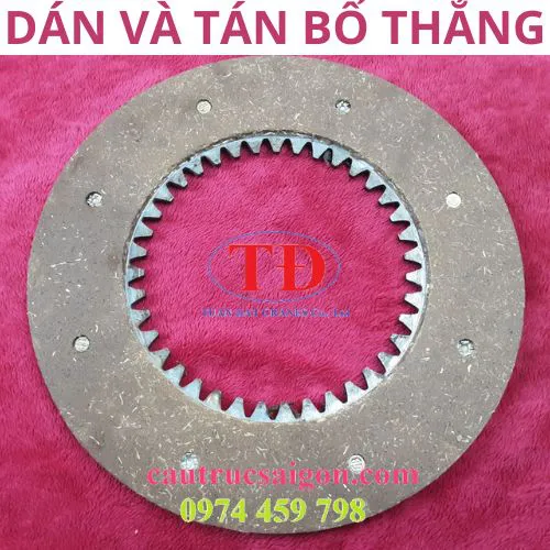 Dán và tán bố thắng cầu trục