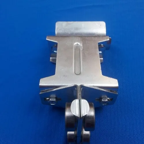 Con dẫn hướng ray C cầu trục