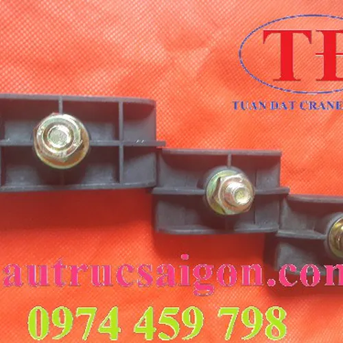 Bát kẹp ray điện cầu trục 4P