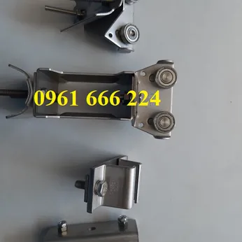 Con dẫn hướng đầu ray C cầu trục