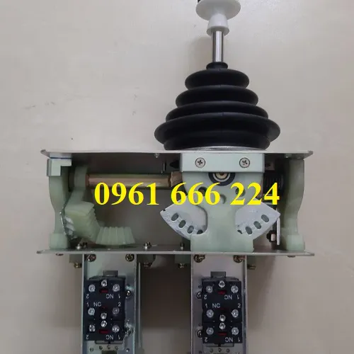 Cần gạt điều khiển cầu trục 4 hướng QT3A-4F
