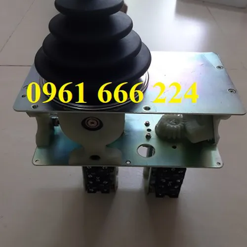 Cần gạt điều khiển cầu trục 4 hướng QT3A-4F