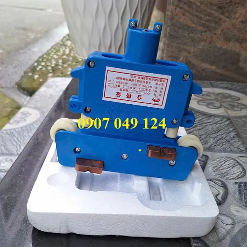 Chổi điện hộp kín JD-4-100A