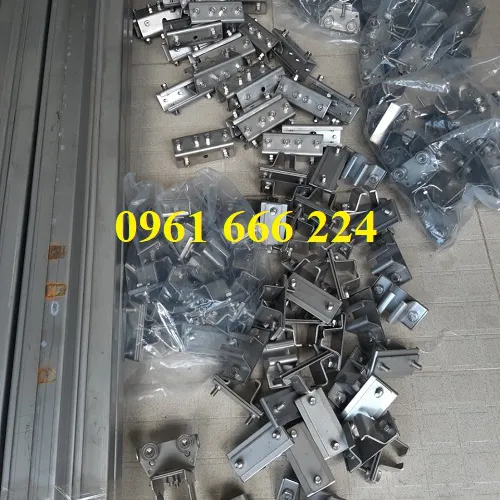 Con dẫn hướng đầu ray C cầu trục