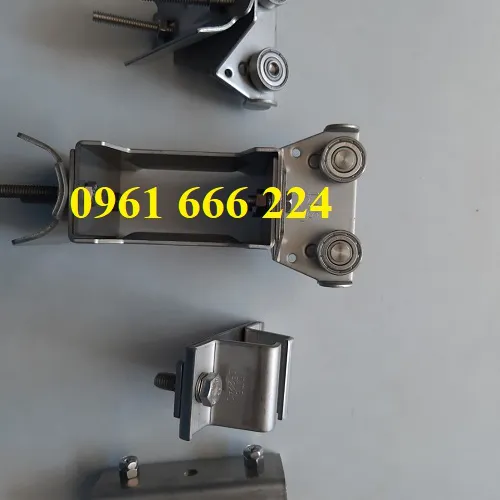 Con dẫn hướng đầu ray C cầu trục