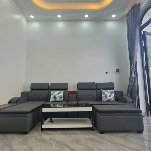 💲💲 Giá bán: Chỉ 1 tỷ 590 tr [6-25] 🔥🔥sở hữu ngay nhà mới full thổ cư. Đường xe hơi. Sân đậu xe hơi. Gần chợ P7 - Bến Tre. Cách nhựa 30m  ✔️ Diện tích 124m² ( 5m x 24m ). Nở hậu  ✔️ Thổ cư 100%. Quy hoạch đất ở 100%