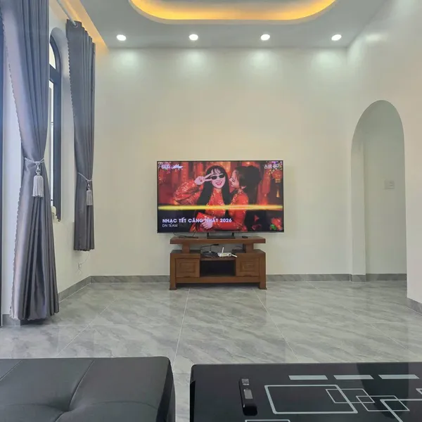 💲💲 Giá bán: Chỉ 1 tỷ 590 tr [6-25] 🔥🔥sở hữu ngay nhà mới full thổ cư. Đường xe hơi. Sân đậu xe hơi. Gần chợ P7 - Bến Tre. Cách nhựa 30m  ✔️ Diện tích 124m² ( 5m x 24m ). Nở hậu  ✔️ Thổ cư 100%. Quy hoạch đất ở 100%