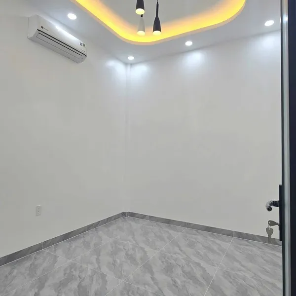 💲💲 Giá bán: Chỉ 1 tỷ 590 tr [6-25] 🔥🔥sở hữu ngay nhà mới full thổ cư. Đường xe hơi. Sân đậu xe hơi. Gần chợ P7 - Bến Tre. Cách nhựa 30m  ✔️ Diện tích 124m² ( 5m x 24m ). Nở hậu  ✔️ Thổ cư 100%. Quy hoạch đất ở 100%