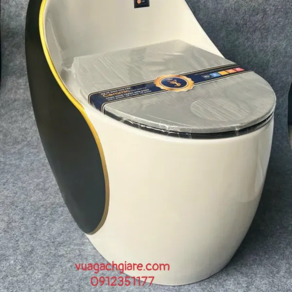 Bồn Cầu Trứng Liền Khối Giá rẻ màu trắng nắp đen - nắp xám
